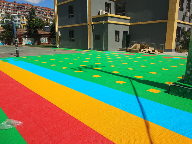 懸浮式拼裝運(yùn)動地板安裝